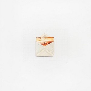 El sobre velado, 76x112 cm. Lápiz a color sobre papel. 2023. US$ 430